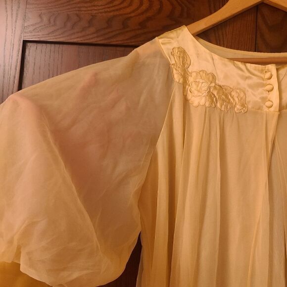 Vintage 60s Butter Yellow Chiffon Robe from Gossard Artemis - Picture 3 of 12